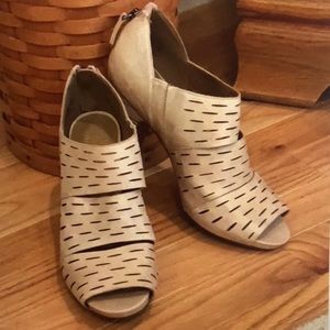 Clark’s Zip Back Heels